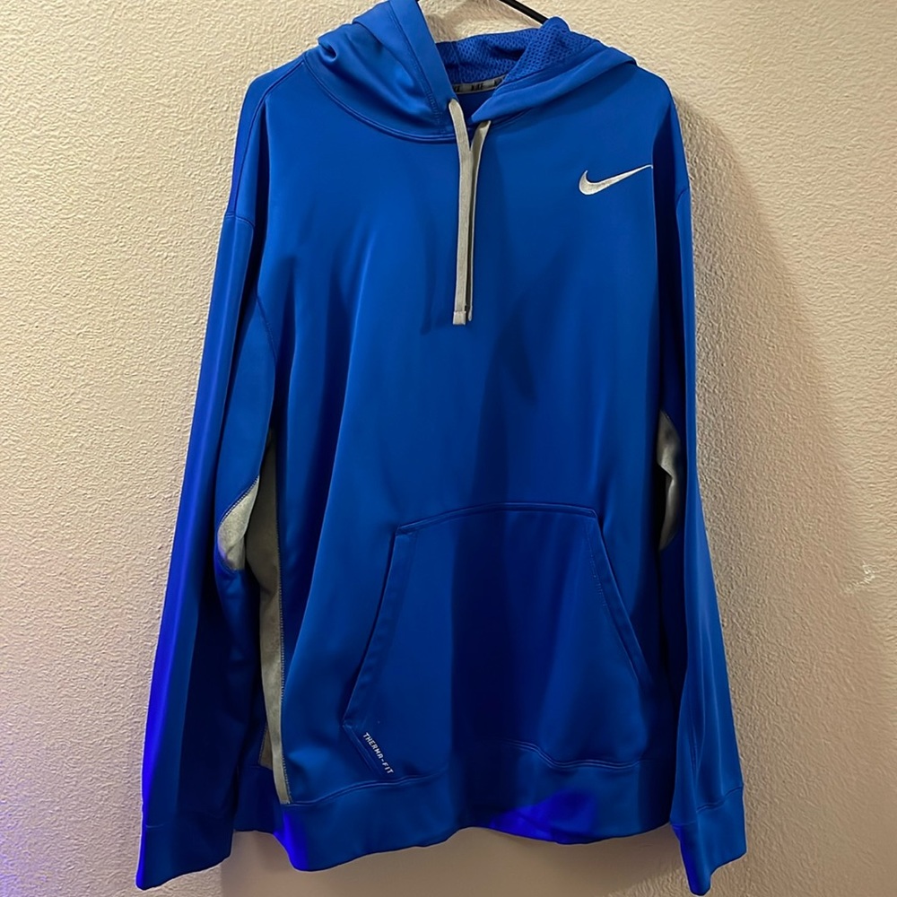 Nike lightweight polyester hoodie. Size 2XL.